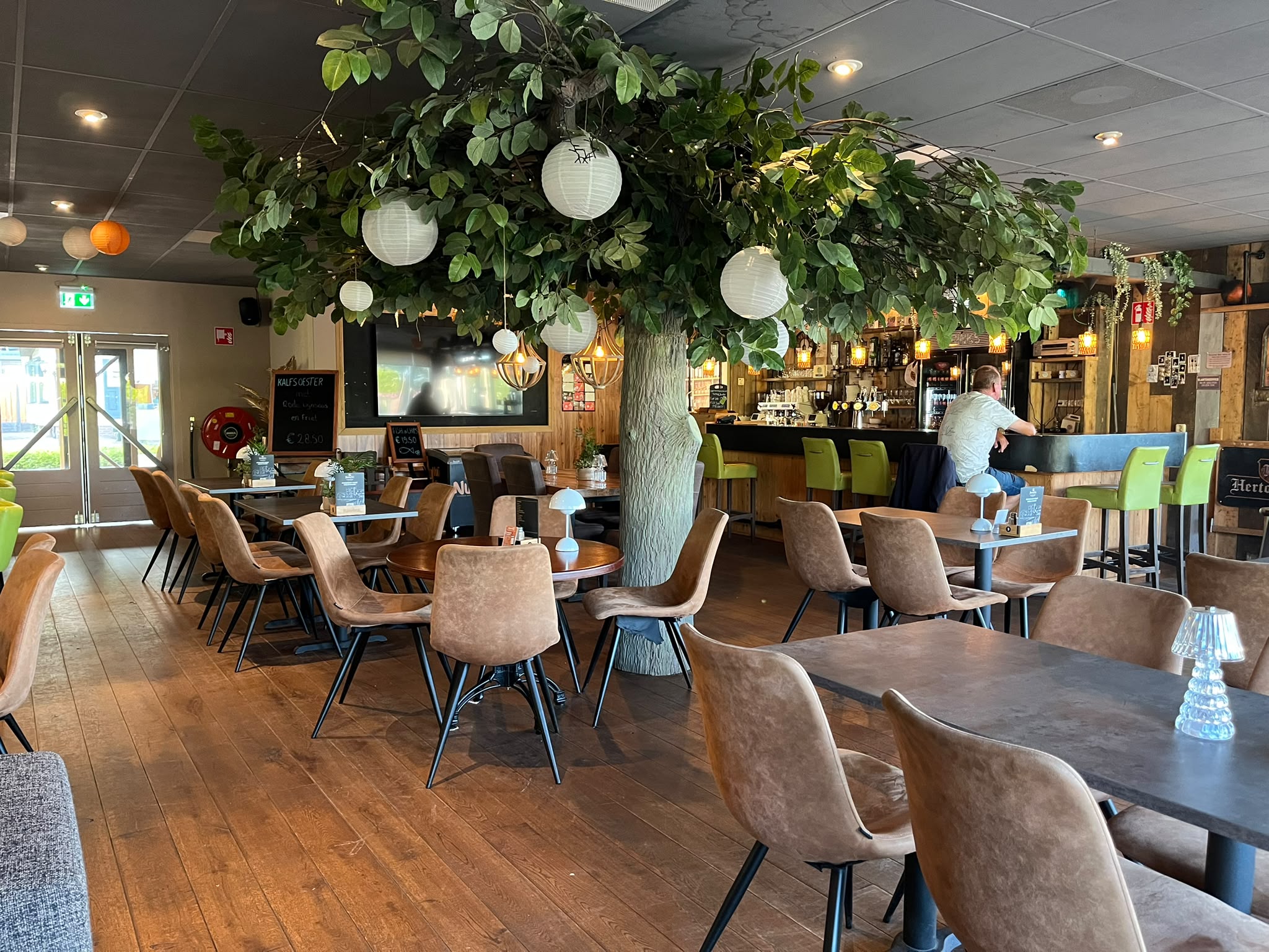 Interieur sfeer Maas en Vrienden